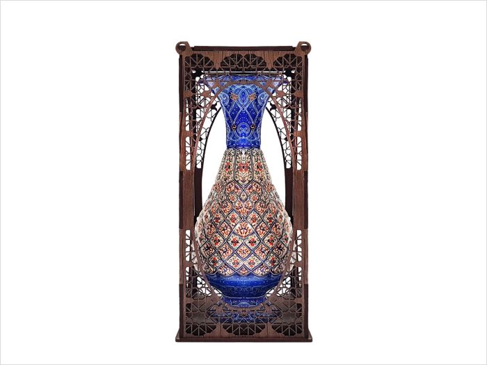 گلدان مسی میناکاری جعبه مشبک ارتفاع 20 سانتی متر گلدان مسی میناکاری جعبه مشبک ارتفاع 20 سانتی متر