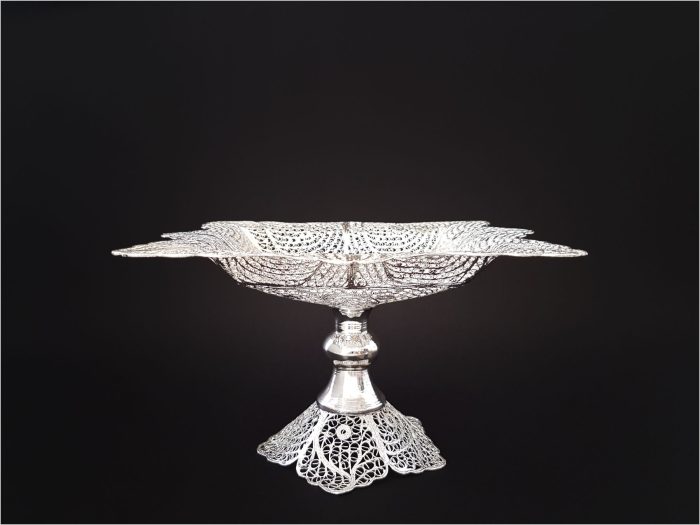 شیرینی خوری 4 گوش پایه دار ملیله کاری شیرینی خوری 4 گوش پایه دار ملیله کاری