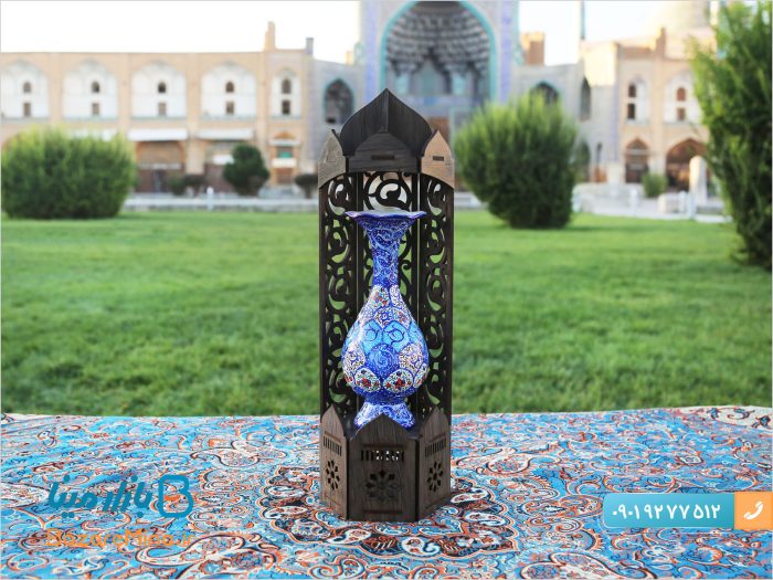 گلدان میناکاری و پایه چوبی طرح پارسیان