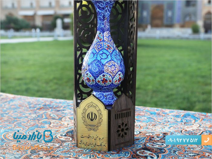 گلدان میناکاری و پایه چوبی طرح پارسیان