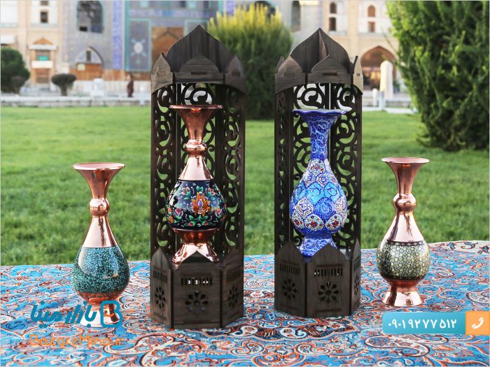 گلدان میناکاری و پایه چوبی طرح پارسیان